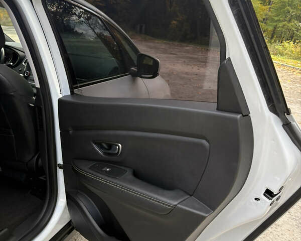 Белый Рено Гранд Сценик, объемом двигателя 1.7 л и пробегом 199 тыс. км за 15550 $, фото 48 на Automoto.ua