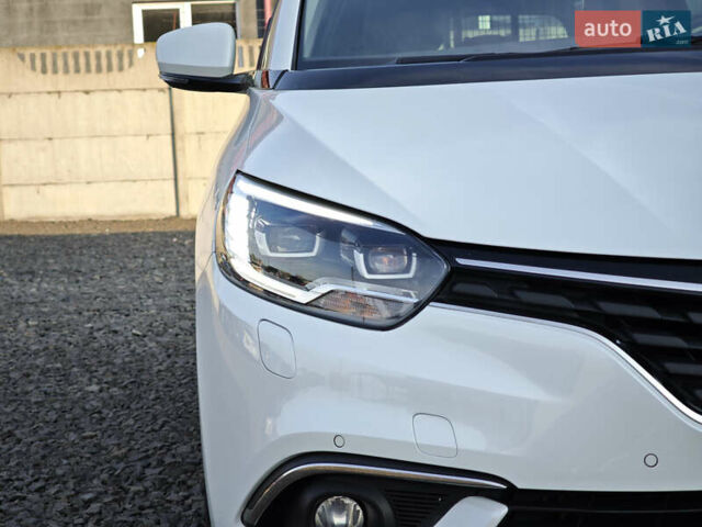 Белый Рено Гранд Сценик, объемом двигателя 1.7 л и пробегом 170 тыс. км за 17999 $, фото 10 на Automoto.ua