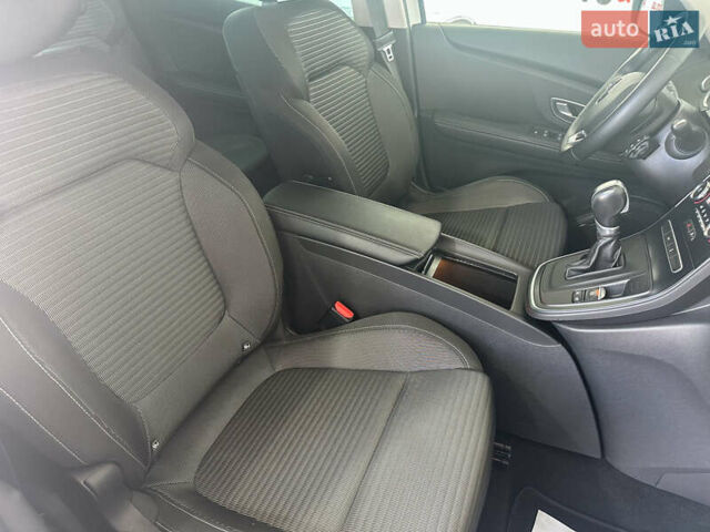 Белый Рено Гранд Сценик, объемом двигателя 1.7 л и пробегом 196 тыс. км за 16450 $, фото 13 на Automoto.ua