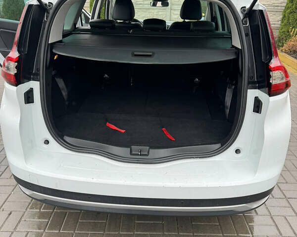 Белый Рено Гранд Сценик, объемом двигателя 0 л и пробегом 159 тыс. км за 15800 $, фото 11 на Automoto.ua