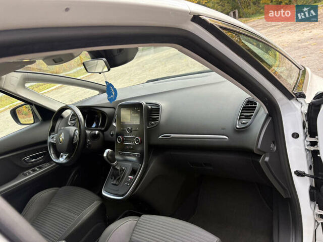 Белый Рено Гранд Сценик, объемом двигателя 1.7 л и пробегом 199 тыс. км за 15550 $, фото 34 на Automoto.ua