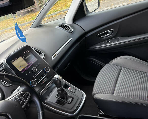 Белый Рено Гранд Сценик, объемом двигателя 1.7 л и пробегом 199 тыс. км за 15550 $, фото 33 на Automoto.ua