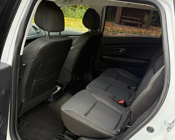 Белый Рено Гранд Сценик, объемом двигателя 1.7 л и пробегом 199 тыс. км за 15600 $, фото 51 на Automoto.ua