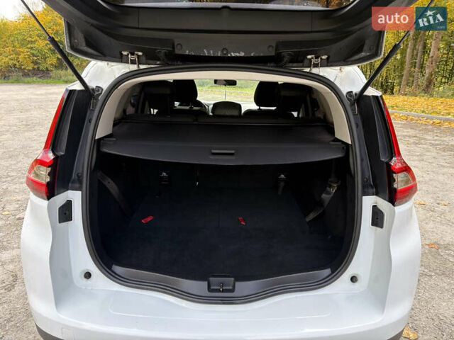 Белый Рено Гранд Сценик, объемом двигателя 1.7 л и пробегом 199 тыс. км за 15550 $, фото 53 на Automoto.ua