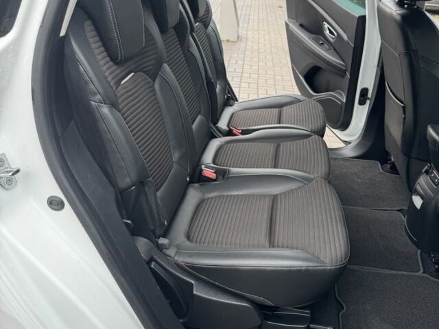 Белый Рено Гранд Сценик, объемом двигателя 1.7 л и пробегом 159 тыс. км за 15800 $, фото 11 на Automoto.ua