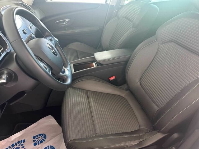 Белый Рено Гранд Сценик, объемом двигателя 1.7 л и пробегом 196 тыс. км за 16450 $, фото 6 на Automoto.ua