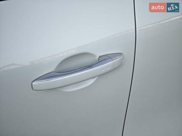 Белый Рено Гранд Сценик, объемом двигателя 1.7 л и пробегом 170 тыс. км за 17999 $, фото 17 на Automoto.ua