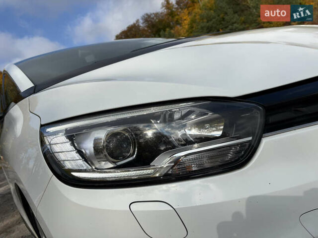 Белый Рено Гранд Сценик, объемом двигателя 1.7 л и пробегом 199 тыс. км за 15600 $, фото 23 на Automoto.ua