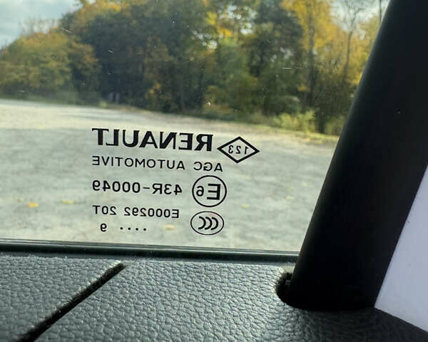 Белый Рено Гранд Сценик, объемом двигателя 1.7 л и пробегом 199 тыс. км за 15600 $, фото 24 на Automoto.ua