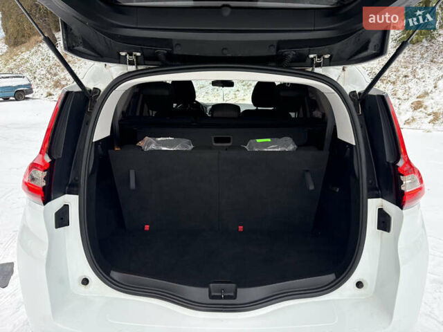 Белый Рено Гранд Сценик, объемом двигателя 1.7 л и пробегом 199 тыс. км за 15600 $, фото 76 на Automoto.ua