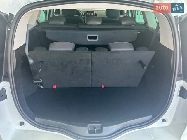 Белый Рено Гранд Сценик, объемом двигателя 1.7 л и пробегом 196 тыс. км за 16450 $, фото 4 на Automoto.ua