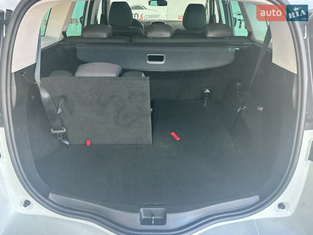 Білий Рено Гранд Сценік, об'ємом двигуна 1.7 л та пробігом 196 тис. км за 15950 $, фото 4 на Automoto.ua