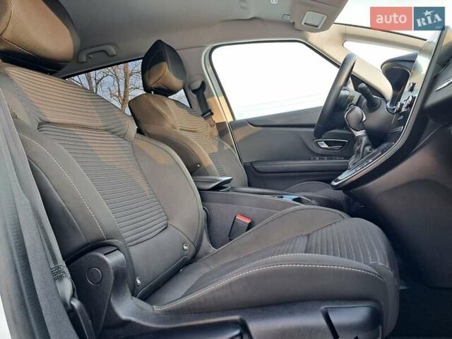 Белый Рено Гранд Сценик, объемом двигателя 1.87 л и пробегом 155 тыс. км за 16848 $, фото 88 на Automoto.ua
