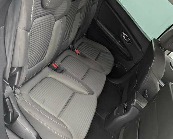 Белый Рено Гранд Сценик, объемом двигателя 1.7 л и пробегом 111 тыс. км за 16100 $, фото 39 на Automoto.ua