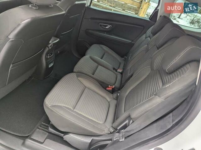 Белый Рено Гранд Сценик, объемом двигателя 1.7 л и пробегом 111 тыс. км за 16100 $, фото 54 на Automoto.ua