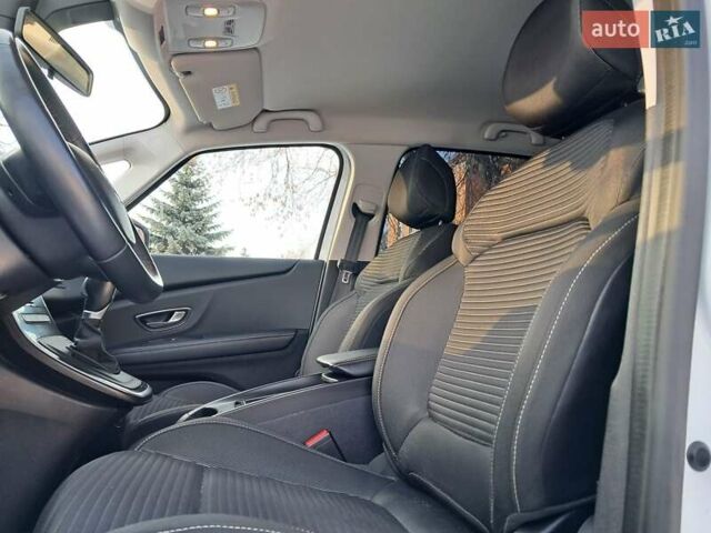 Белый Рено Гранд Сценик, объемом двигателя 1.87 л и пробегом 155 тыс. км за 16848 $, фото 60 на Automoto.ua