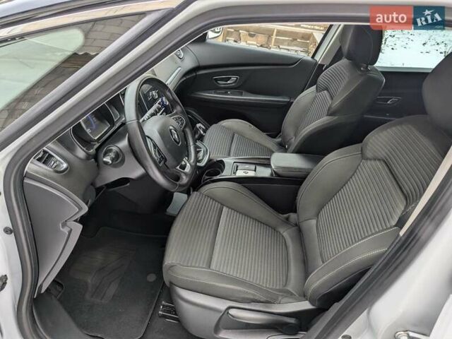 Белый Рено Гранд Сценик, объемом двигателя 1.7 л и пробегом 111 тыс. км за 16100 $, фото 21 на Automoto.ua