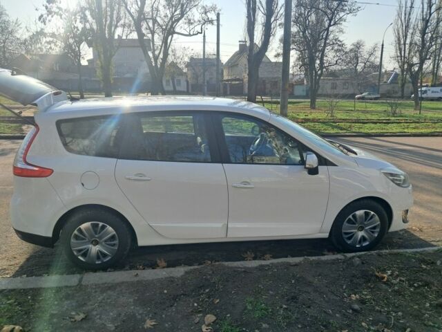 Белый Рено Гранд Сценик, объемом двигателя 1.6 л и пробегом 171 тыс. км за 8150 $, фото 5 на Automoto.ua