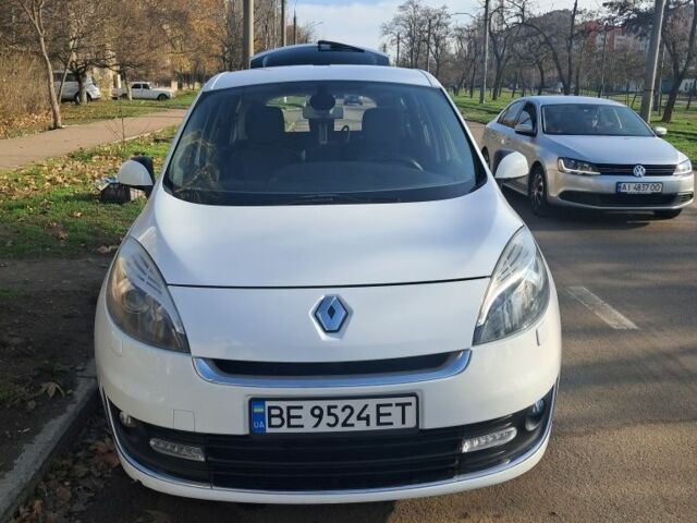 Белый Рено Гранд Сценик, объемом двигателя 1.6 л и пробегом 171 тыс. км за 8150 $, фото 4 на Automoto.ua