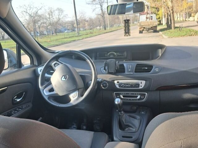 Белый Рено Гранд Сценик, объемом двигателя 1.6 л и пробегом 171 тыс. км за 8150 $, фото 7 на Automoto.ua