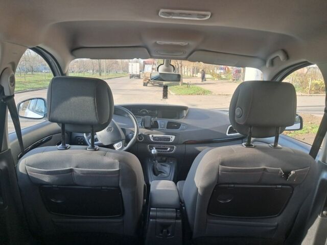 Белый Рено Гранд Сценик, объемом двигателя 1.6 л и пробегом 171 тыс. км за 8150 $, фото 15 на Automoto.ua