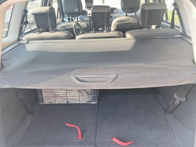 Белый Рено Гранд Сценик, объемом двигателя 1.6 л и пробегом 171 тыс. км за 8150 $, фото 9 на Automoto.ua