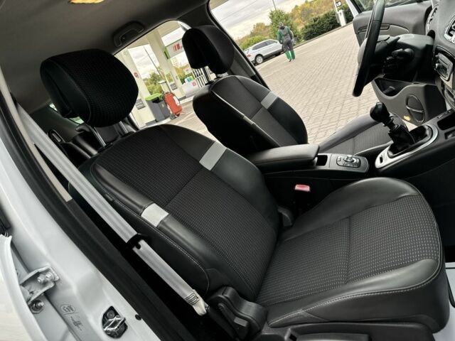 Білий Рено Гранд Сценік, об'ємом двигуна 1.6 л та пробігом 207 тис. км за 9450 $, фото 17 на Automoto.ua