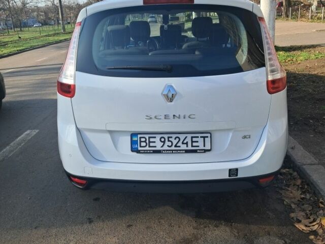 Белый Рено Гранд Сценик, объемом двигателя 1.6 л и пробегом 171 тыс. км за 8150 $, фото 3 на Automoto.ua