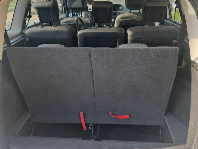 Белый Рено Гранд Сценик, объемом двигателя 1.6 л и пробегом 171 тыс. км за 8150 $, фото 13 на Automoto.ua