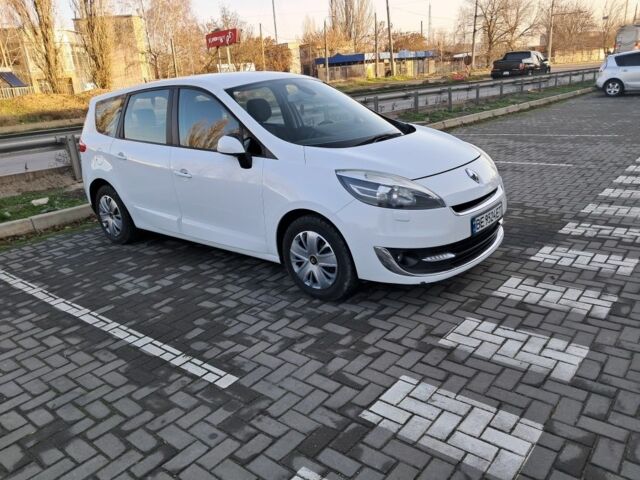 Белый Рено Гранд Сценик, объемом двигателя 1.6 л и пробегом 171 тыс. км за 8150 $, фото 1 на Automoto.ua