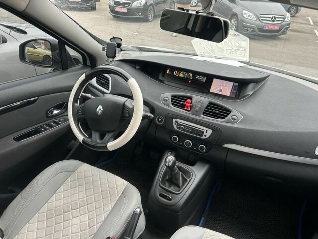 Белый Рено Гранд Сценик, объемом двигателя 1.5 л и пробегом 287 тыс. км за 8500 $, фото 7 на Automoto.ua