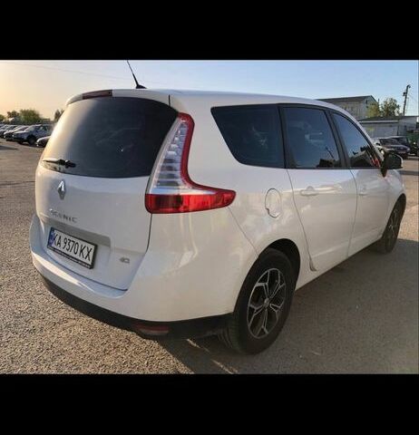 Белый Рено Гранд Сценик, объемом двигателя 1.5 л и пробегом 287 тыс. км за 8500 $, фото 2 на Automoto.ua