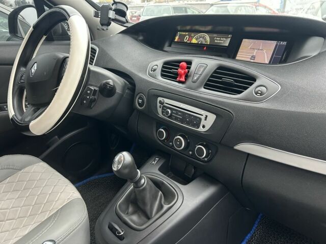 Белый Рено Гранд Сценик, объемом двигателя 1.5 л и пробегом 287 тыс. км за 8500 $, фото 9 на Automoto.ua