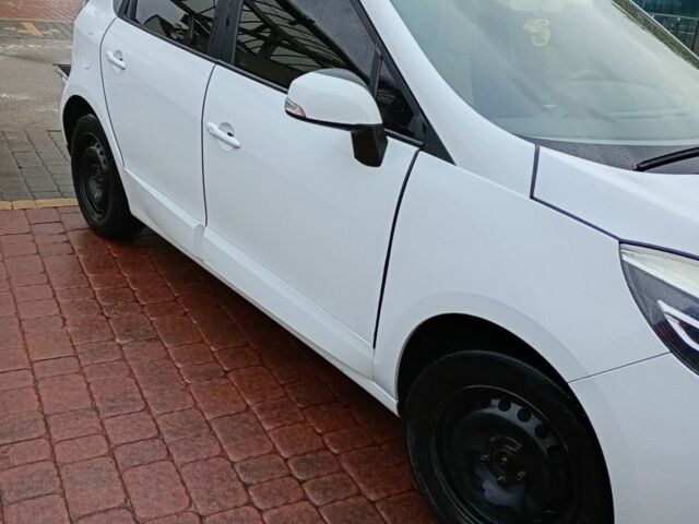 Белый Рено Гранд Сценик, объемом двигателя 1.5 л и пробегом 175 тыс. км за 8200 $, фото 2 на Automoto.ua