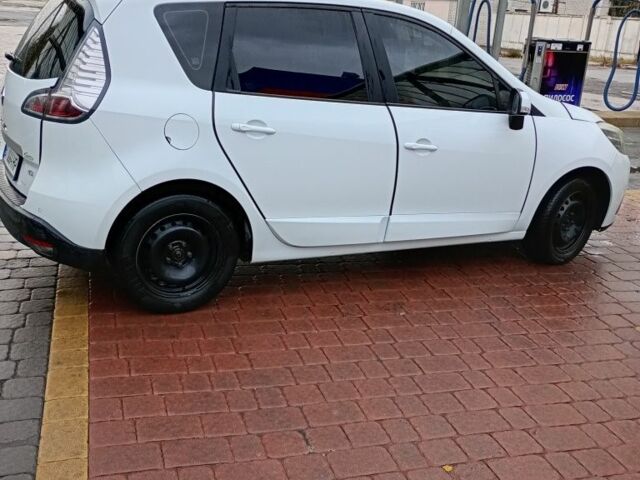 Белый Рено Гранд Сценик, объемом двигателя 1.5 л и пробегом 175 тыс. км за 8200 $, фото 1 на Automoto.ua