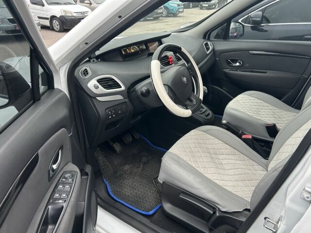 Белый Рено Гранд Сценик, объемом двигателя 1.5 л и пробегом 287 тыс. км за 8500 $, фото 4 на Automoto.ua