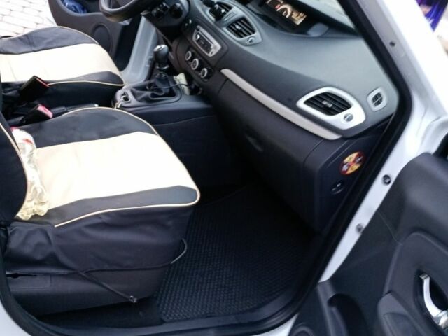 Белый Рено Гранд Сценик, объемом двигателя 1.5 л и пробегом 175 тыс. км за 8200 $, фото 15 на Automoto.ua