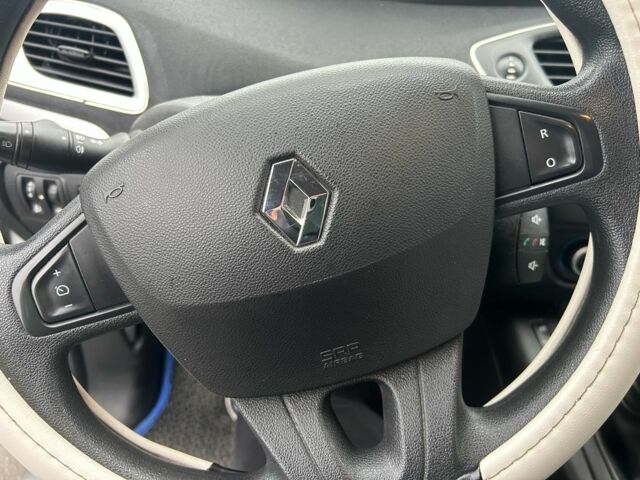 Белый Рено Гранд Сценик, объемом двигателя 1.5 л и пробегом 287 тыс. км за 8500 $, фото 13 на Automoto.ua