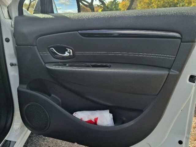 Белый Рено Гранд Сценик, объемом двигателя 1.5 л и пробегом 214 тыс. км за 8500 $, фото 13 на Automoto.ua