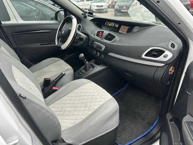 Белый Рено Гранд Сценик, объемом двигателя 1.5 л и пробегом 287 тыс. км за 8500 $, фото 8 на Automoto.ua