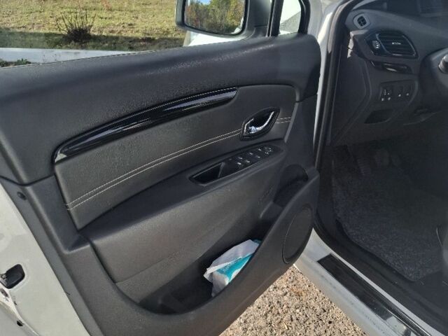 Белый Рено Гранд Сценик, объемом двигателя 1.5 л и пробегом 214 тыс. км за 8500 $, фото 7 на Automoto.ua