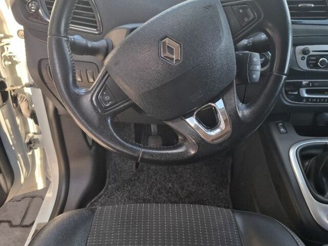 Белый Рено Гранд Сценик, объемом двигателя 1.5 л и пробегом 214 тыс. км за 8500 $, фото 4 на Automoto.ua