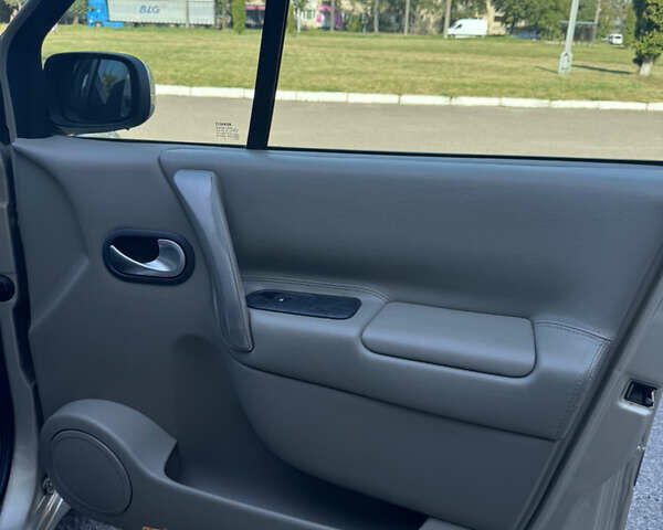Бежевий Рено Гранд Сценік, об'ємом двигуна 2 л та пробігом 168 тис. км за 5699 $, фото 16 на Automoto.ua