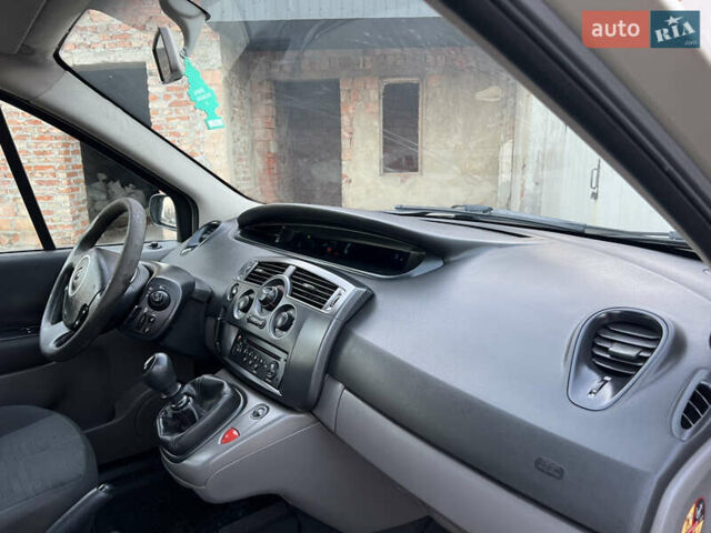 Бежевий Рено Гранд Сценік, об'ємом двигуна 1.5 л та пробігом 297 тис. км за 4200 $, фото 30 на Automoto.ua