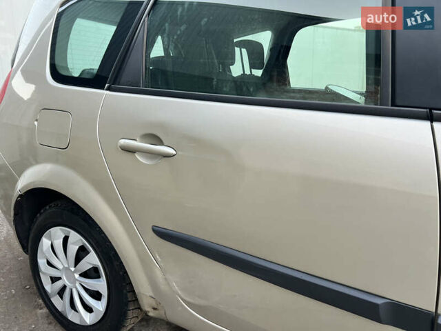 Бежевий Рено Гранд Сценік, об'ємом двигуна 1.5 л та пробігом 297 тис. км за 4200 $, фото 20 на Automoto.ua