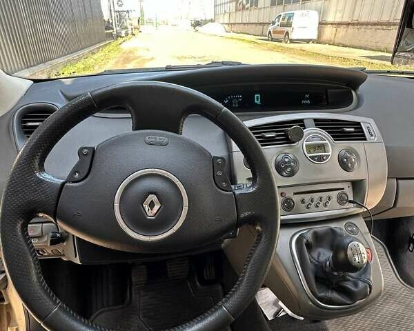 Бежевый Рено Гранд Сценик, объемом двигателя 2 л и пробегом 228 тыс. км за 5200 $, фото 11 на Automoto.ua