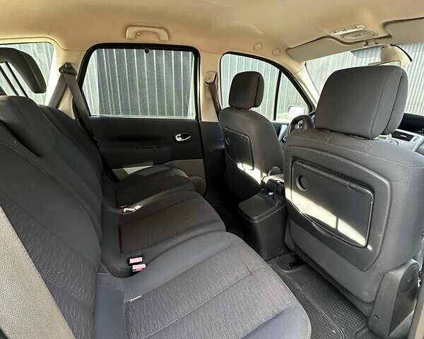 Бежевый Рено Гранд Сценик, объемом двигателя 2 л и пробегом 228 тыс. км за 5200 $, фото 17 на Automoto.ua