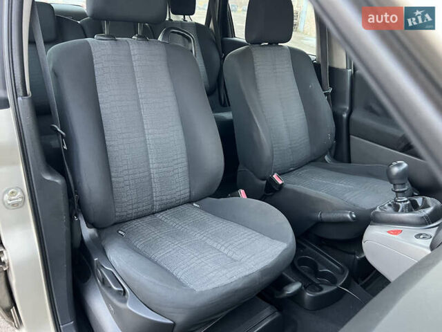 Бежевий Рено Гранд Сценік, об'ємом двигуна 1.5 л та пробігом 297 тис. км за 4200 $, фото 27 на Automoto.ua