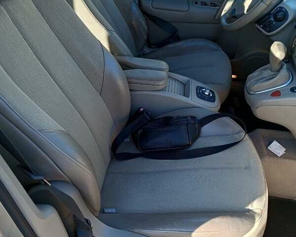 Бежевый Рено Гранд Сценик, объемом двигателя 2 л и пробегом 332 тыс. км за 4900 $, фото 5 на Automoto.ua