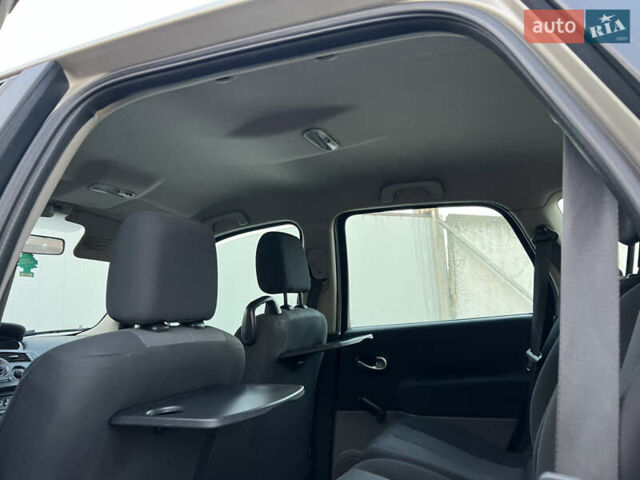 Бежевий Рено Гранд Сценік, об'ємом двигуна 1.5 л та пробігом 297 тис. км за 4200 $, фото 25 на Automoto.ua